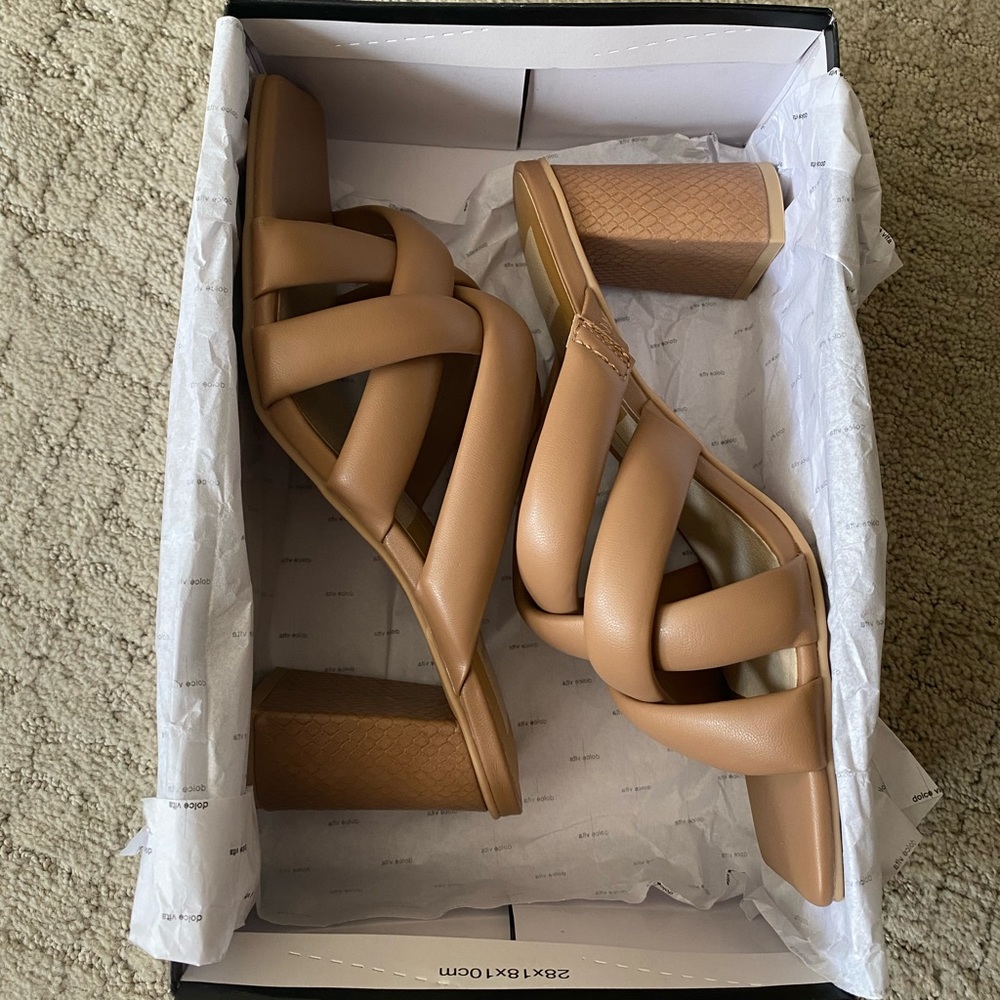 Dolce Vita Pypa Stuffed Strap Sandal Cafe Stella Tan Beige 9 in Box